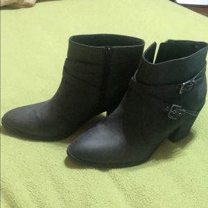 ⭐️Great comfortable ankle boot.  Only worn once.